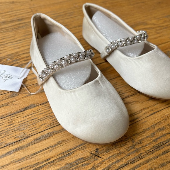 Little Girls Flower Girls Shoes - Satin with bows and rhinestones - Size 12 - Picture 4 of 9